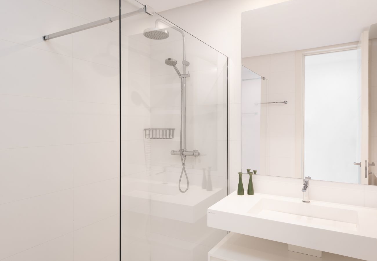 Apartamento en Benahavís - Vistas panorámicas y gran jardín en Atalaya Hills
