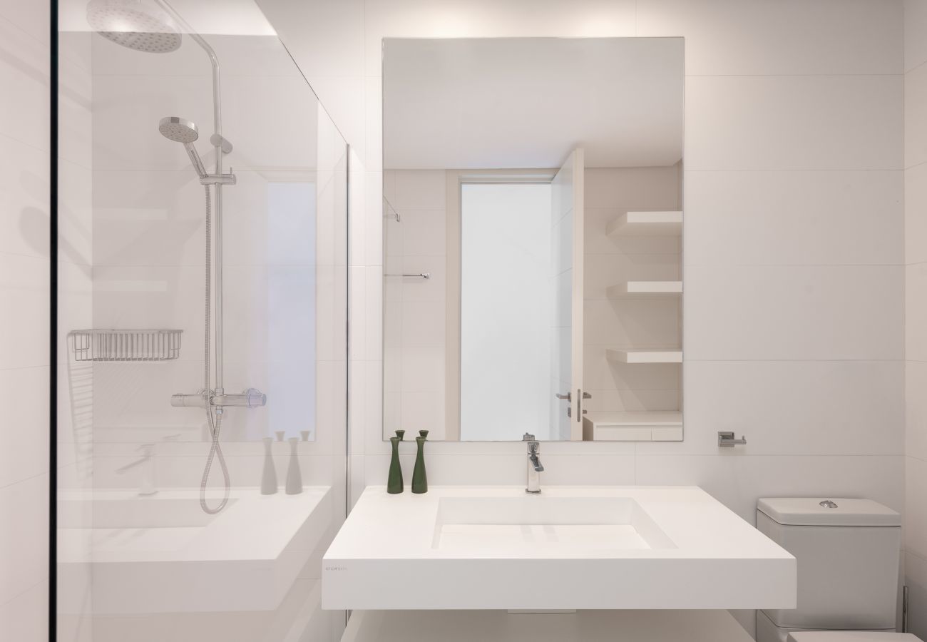 Apartamento en Benahavís - Vistas panorámicas y gran jardín en Atalaya Hills
