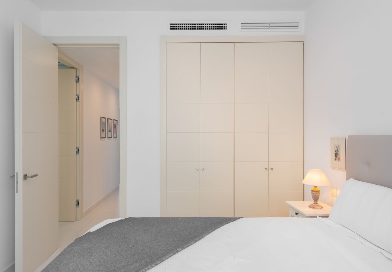 Apartamento en Benahavís - Vistas panorámicas y gran jardín en Atalaya Hills