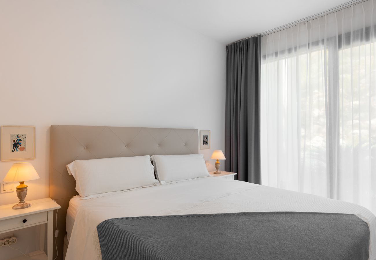 Apartamento en Benahavís - Vistas panorámicas y gran jardín en Atalaya Hills