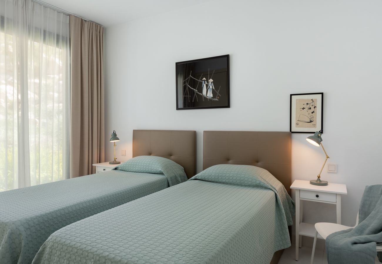 Apartamento en Benahavís - Vistas panorámicas y gran jardín en Atalaya Hills