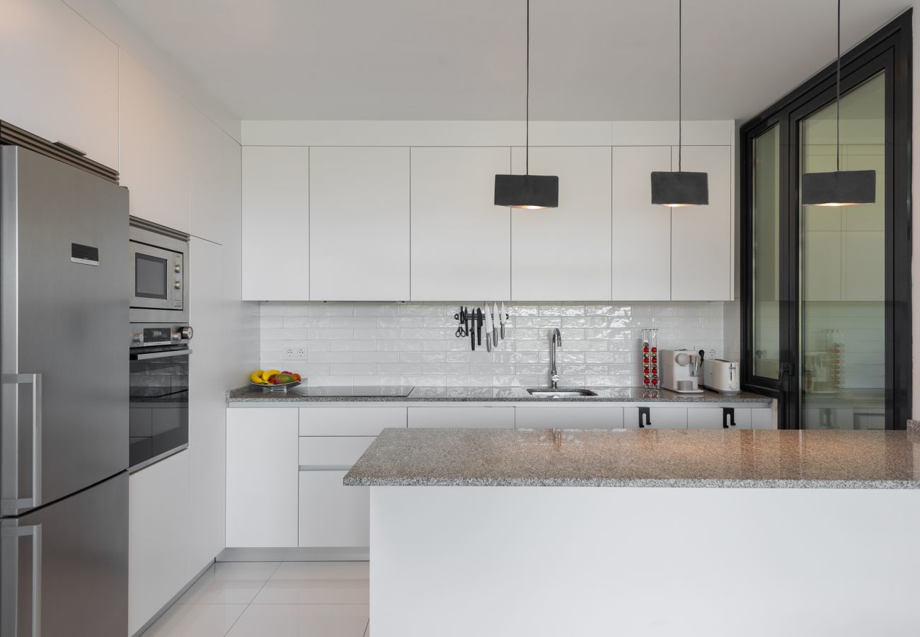 Apartamento en Benahavís - Vistas panorámicas y gran jardín en Atalaya Hills