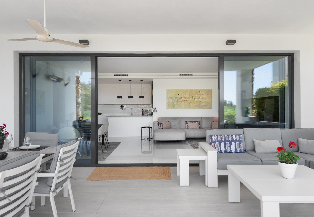 Apartamento en Benahavís - Vistas panorámicas y gran jardín en Atalaya Hills