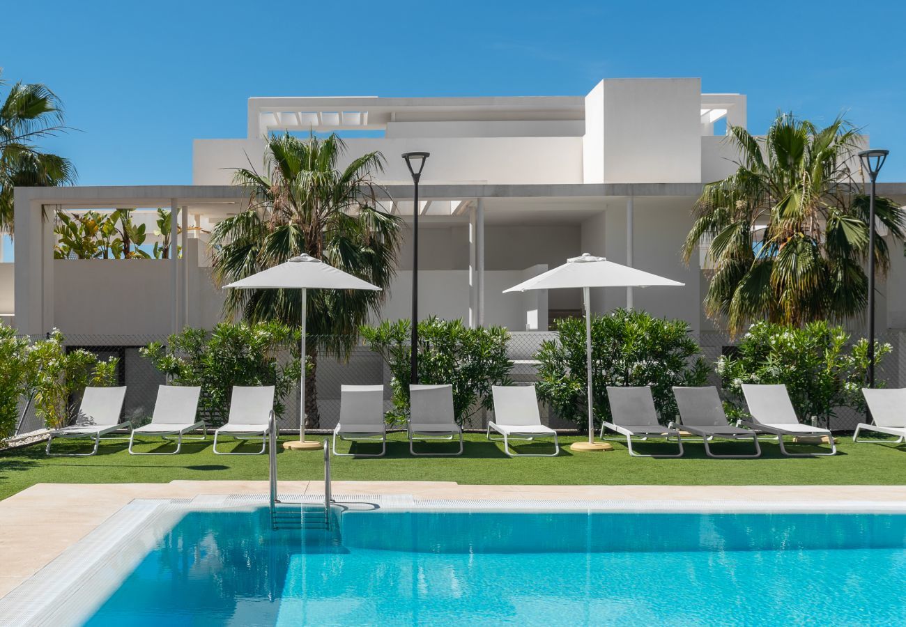 Apartamento en Benahavís - Vistas panorámicas y gran jardín en Atalaya Hills