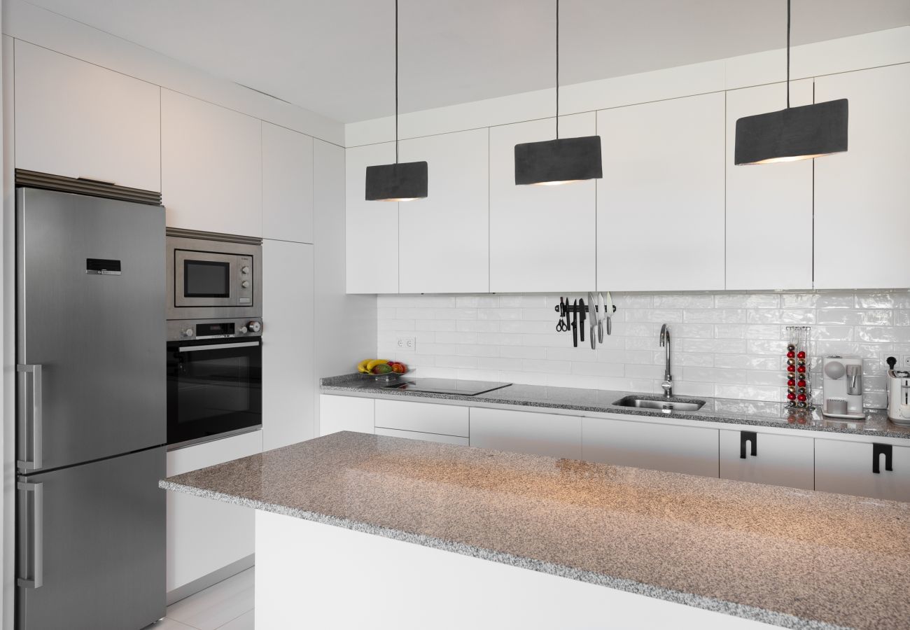 Apartamento en Benahavís - Vistas panorámicas y gran jardín en Atalaya Hills