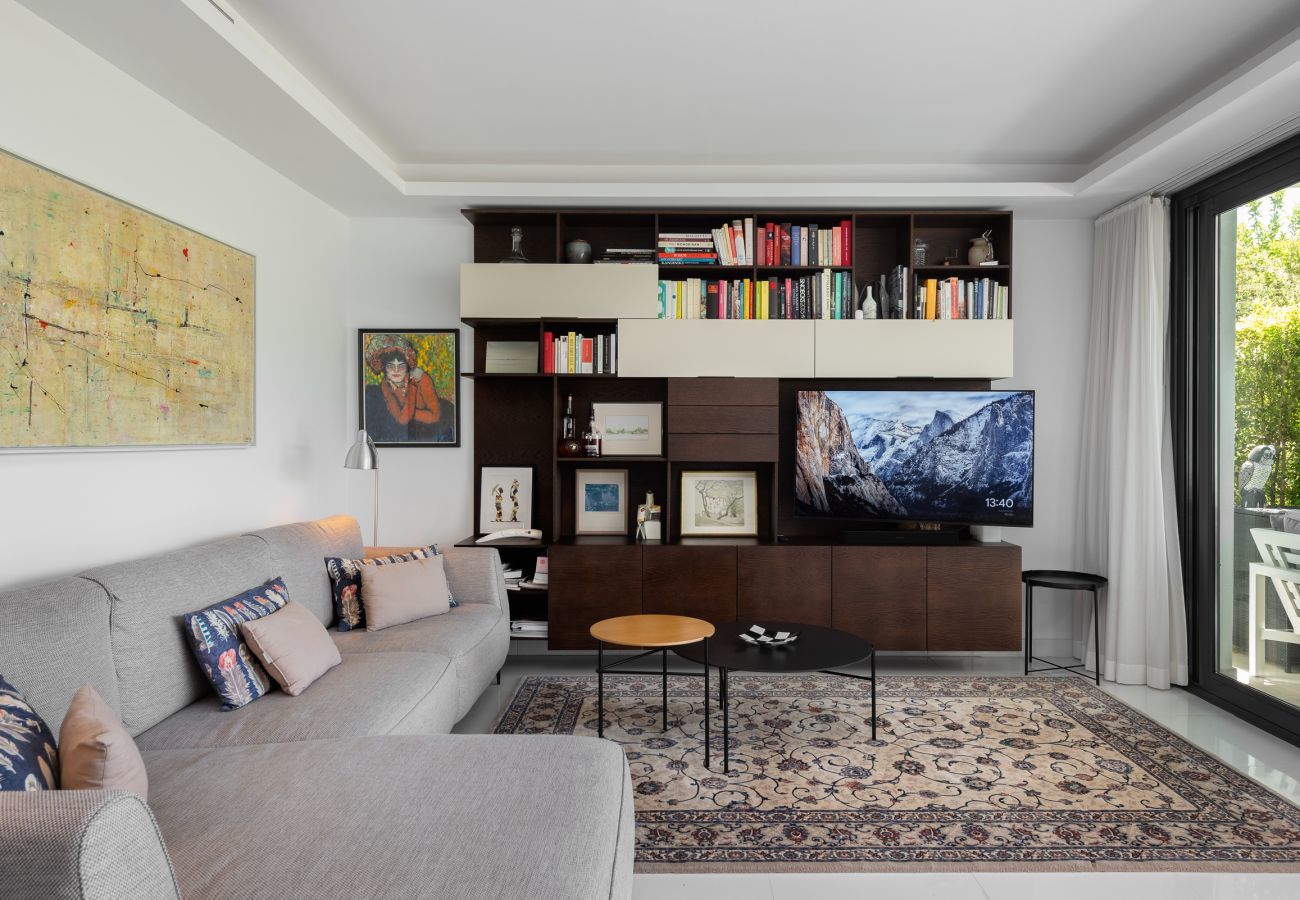 Apartamento en Benahavís - Vistas panorámicas y gran jardín en Atalaya Hills