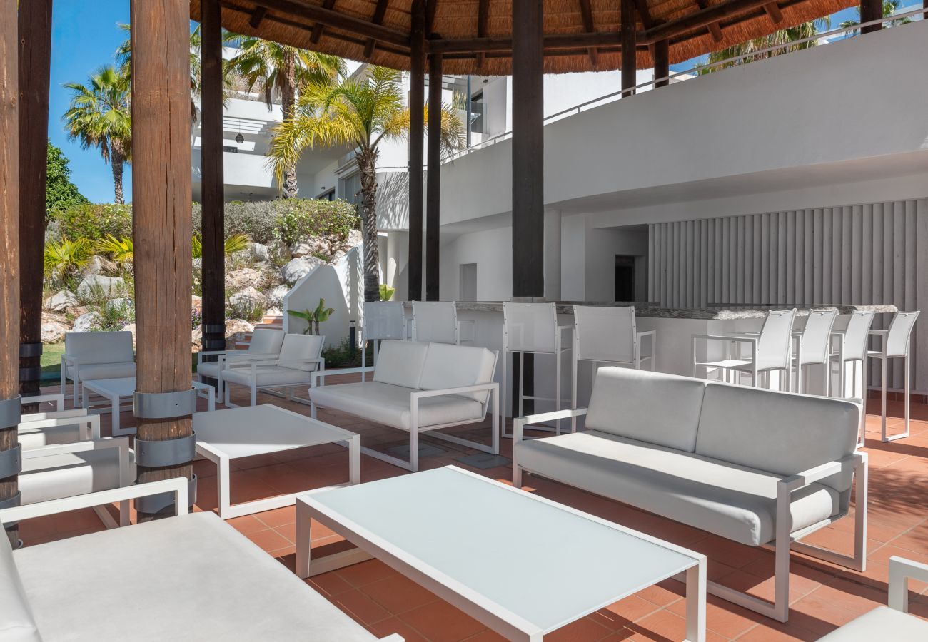 Apartamento en Benahavís - Vistas panorámicas y gran jardín en Atalaya Hills