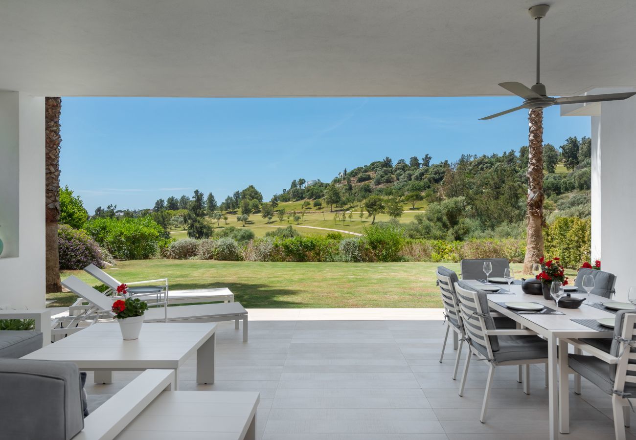 Apartamento en Benahavís - Vistas panorámicas y gran jardín en Atalaya Hills