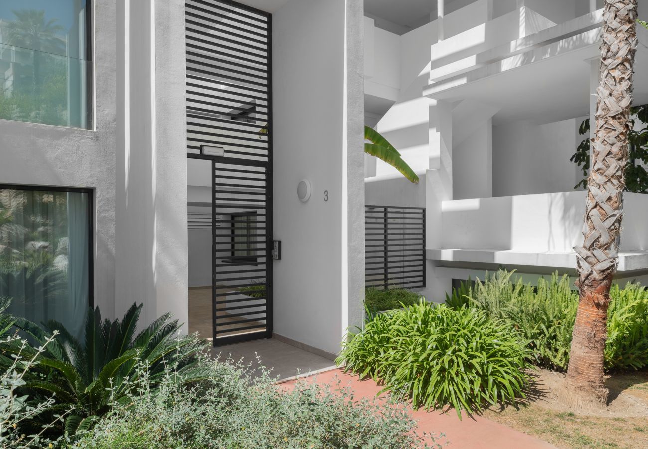 Apartamento en Benahavís - Vistas panorámicas y gran jardín en Atalaya Hills