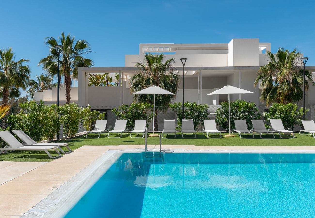 Apartamento en Benahavís - Vistas panorámicas y gran jardín en Atalaya Hills