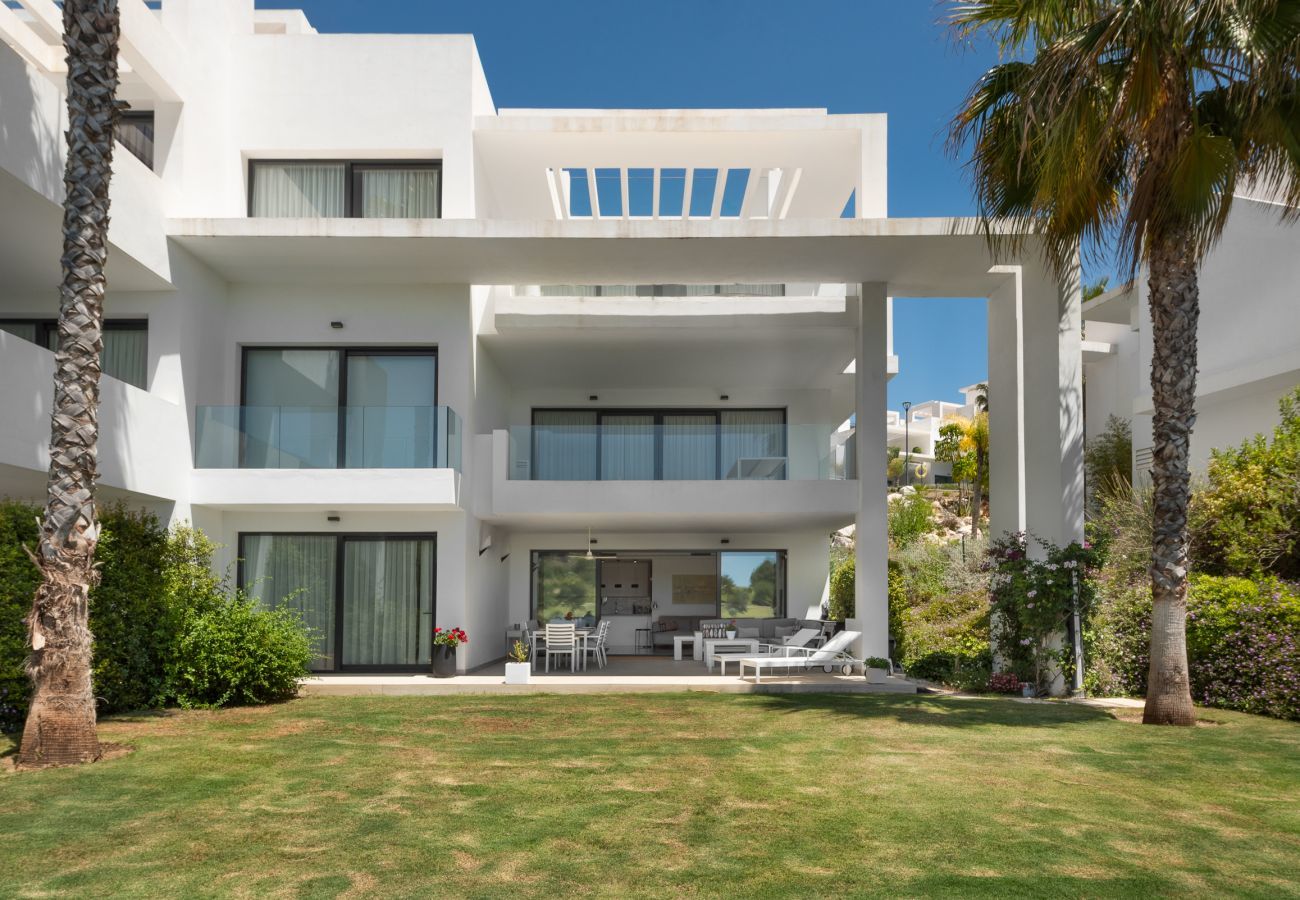Apartamento en Benahavís - Vistas panorámicas y gran jardín en Atalaya Hills