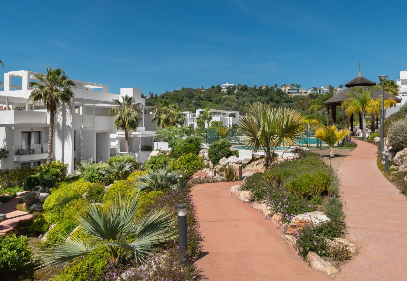 Apartamento en Benahavís - Vistas panorámicas y gran jardín en Atalaya Hills
