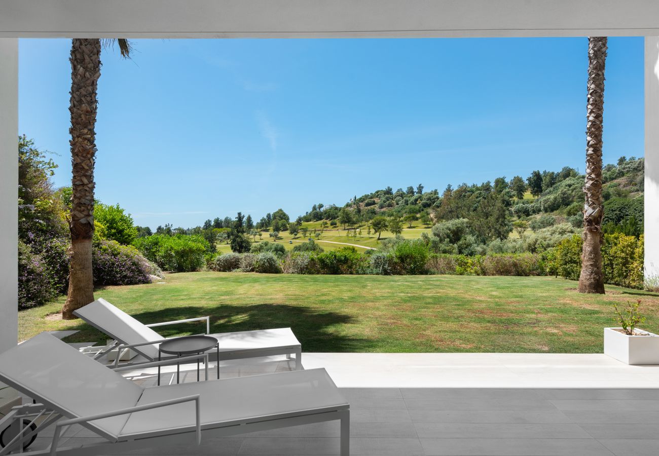 Apartamento en Benahavís - Vistas panorámicas y gran jardín en Atalaya Hills