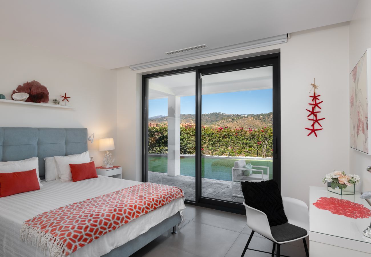 Villa en Marbella - Villa de 4 dormitorios con vistas al mar