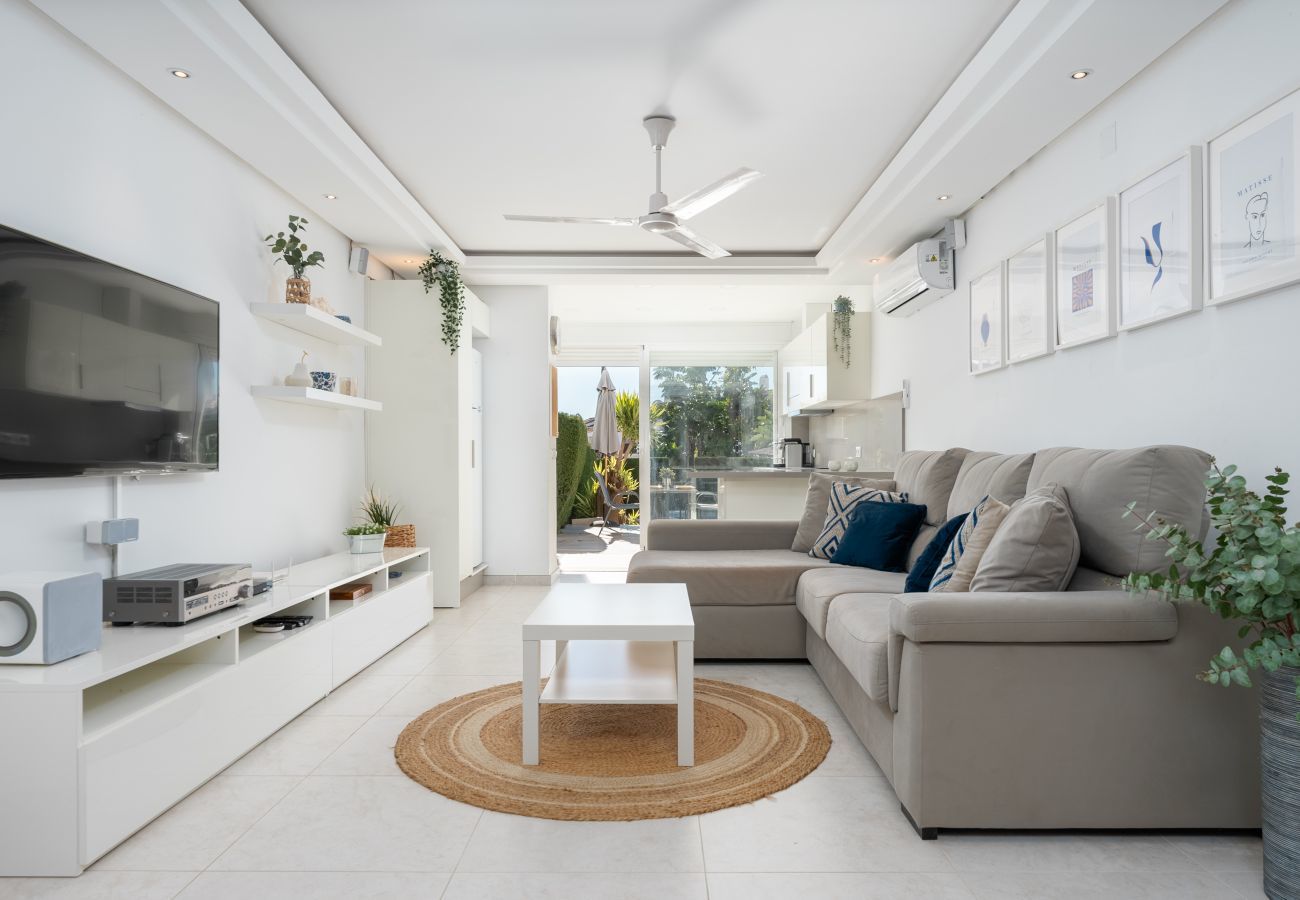 Apartamento en Estepona - Apartamento de 3 dormitorios con jardín