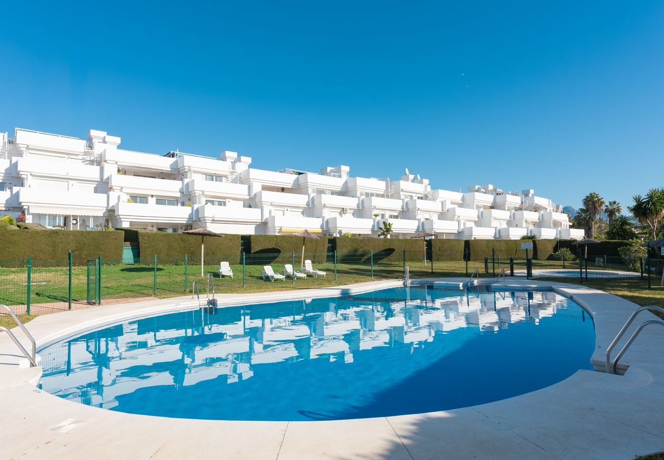 Apartamento en Estepona - Apartamento de 3 dormitorios con jardín
