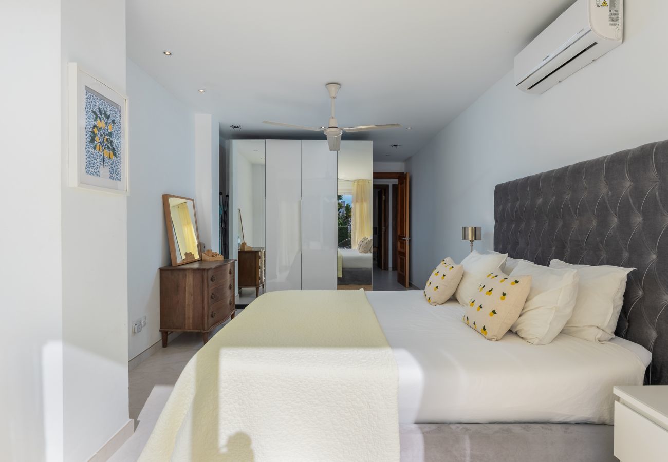 Apartamento en Estepona - Apartamento de 3 dormitorios con jardín