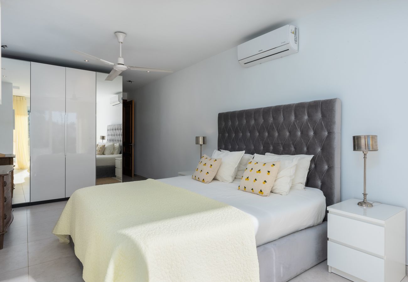 Apartamento en Estepona - Apartamento de 3 dormitorios con jardín