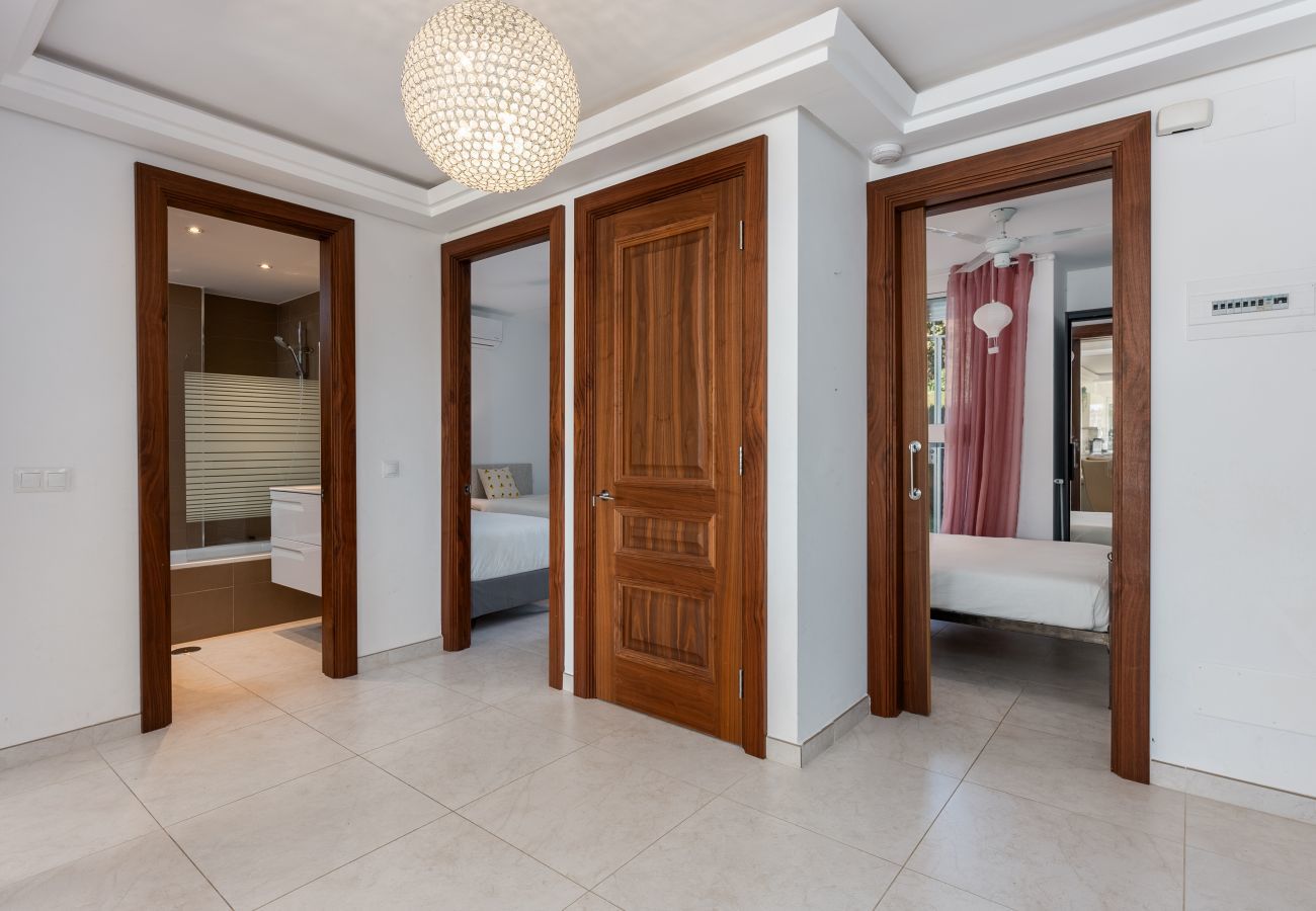 Apartamento en Estepona - Apartamento de 3 dormitorios con jardín