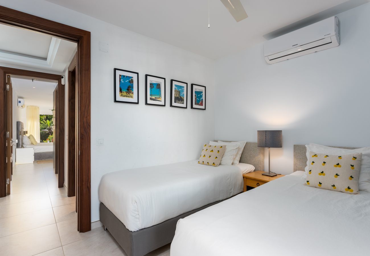 Apartamento en Estepona - Apartamento de 3 dormitorios con jardín