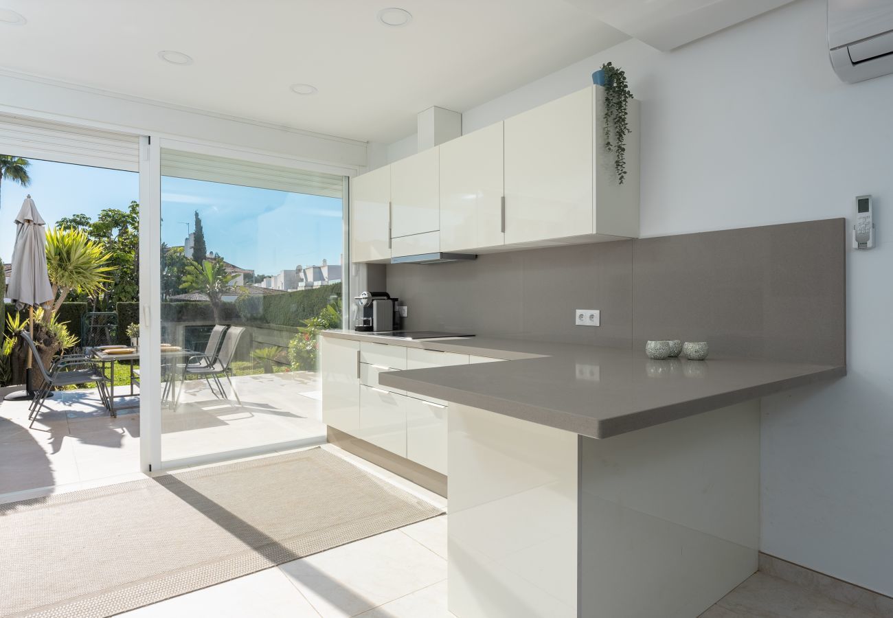 Apartamento en Estepona - Apartamento de 3 dormitorios con jardín