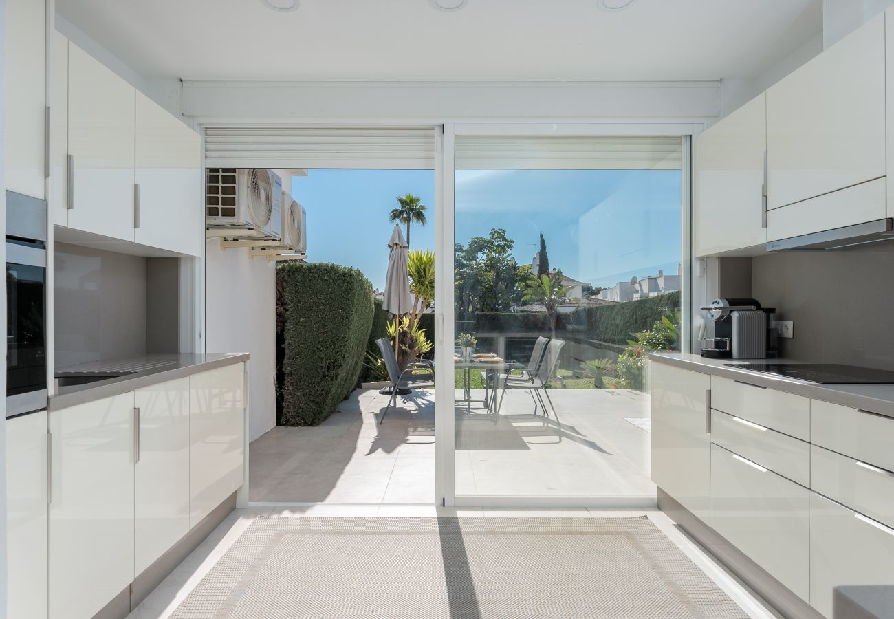 Apartamento en Estepona - Apartamento de 3 dormitorios con jardín