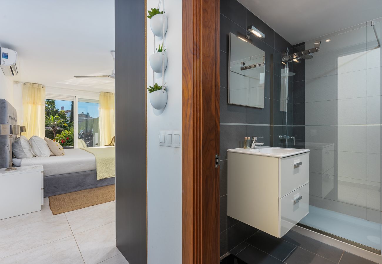 Apartamento en Estepona - Apartamento de 3 dormitorios con jardín