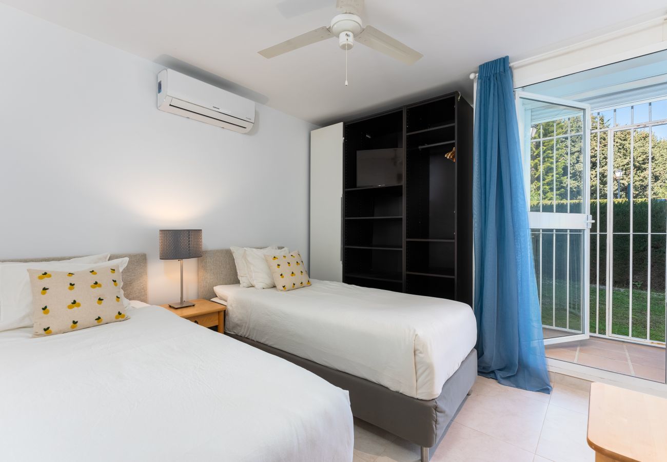 Apartamento en Estepona - Apartamento de 3 dormitorios con jardín