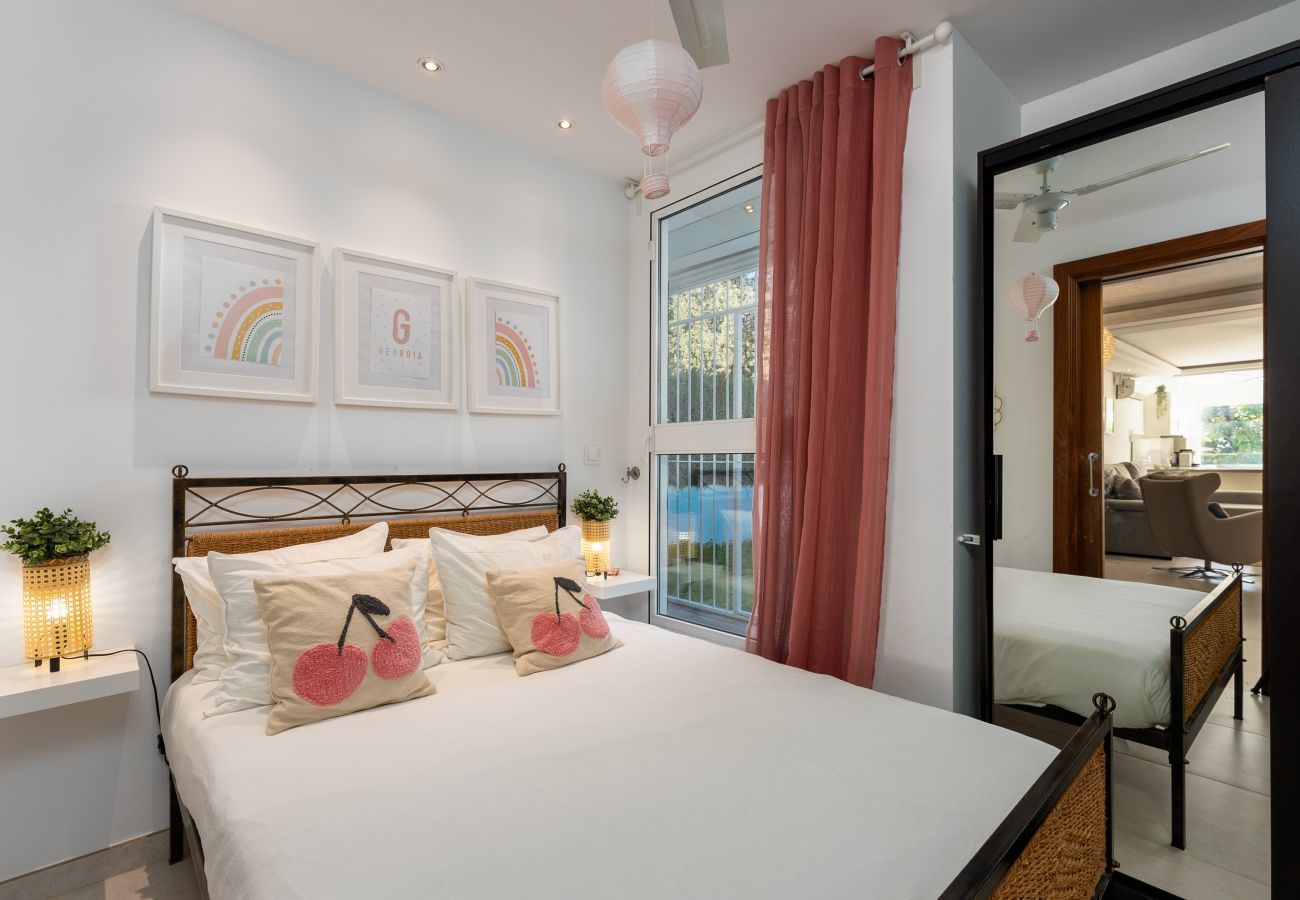 Apartamento en Estepona - Apartamento de 3 dormitorios con jardín