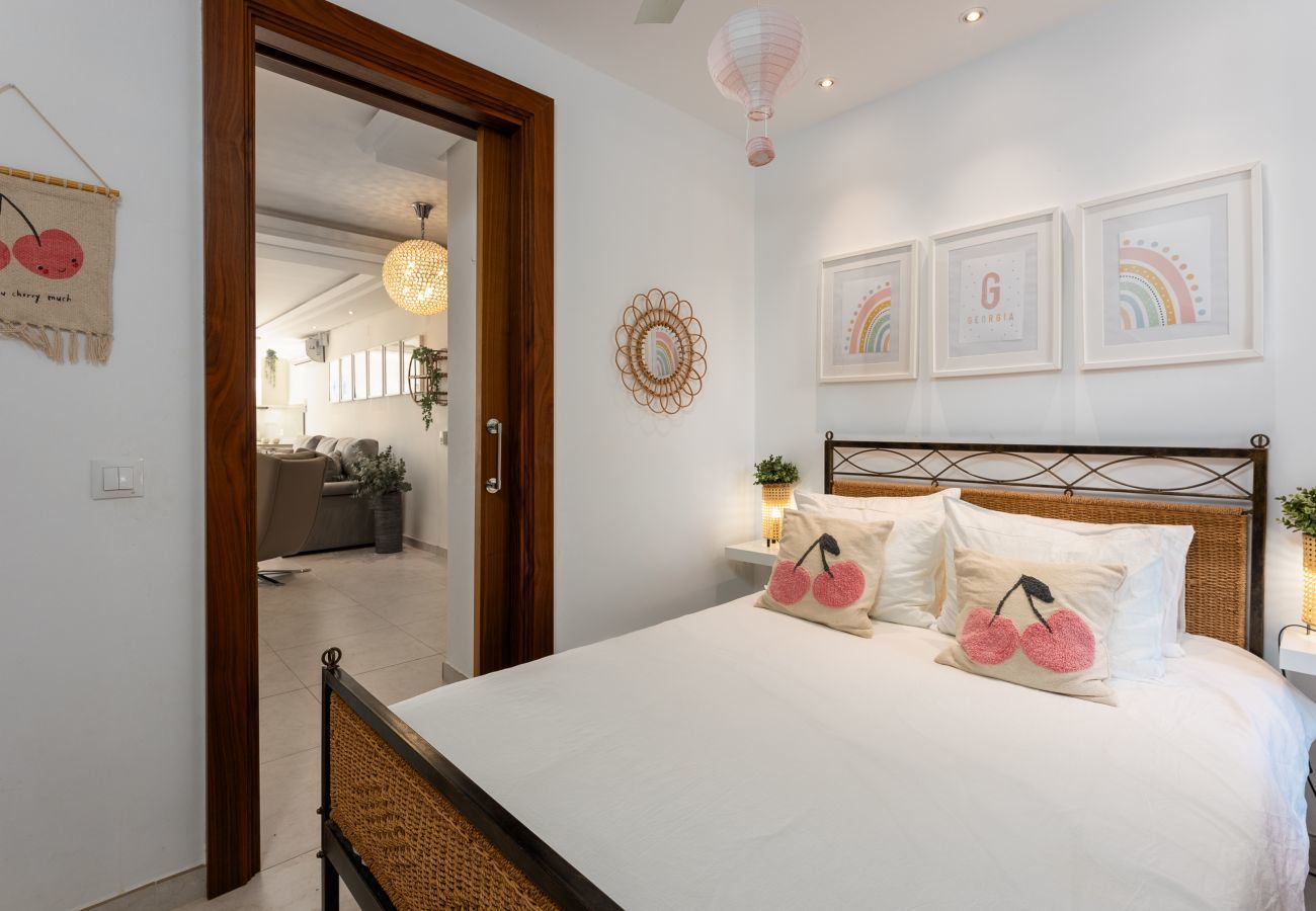 Apartamento en Estepona - Apartamento de 3 dormitorios con jardín