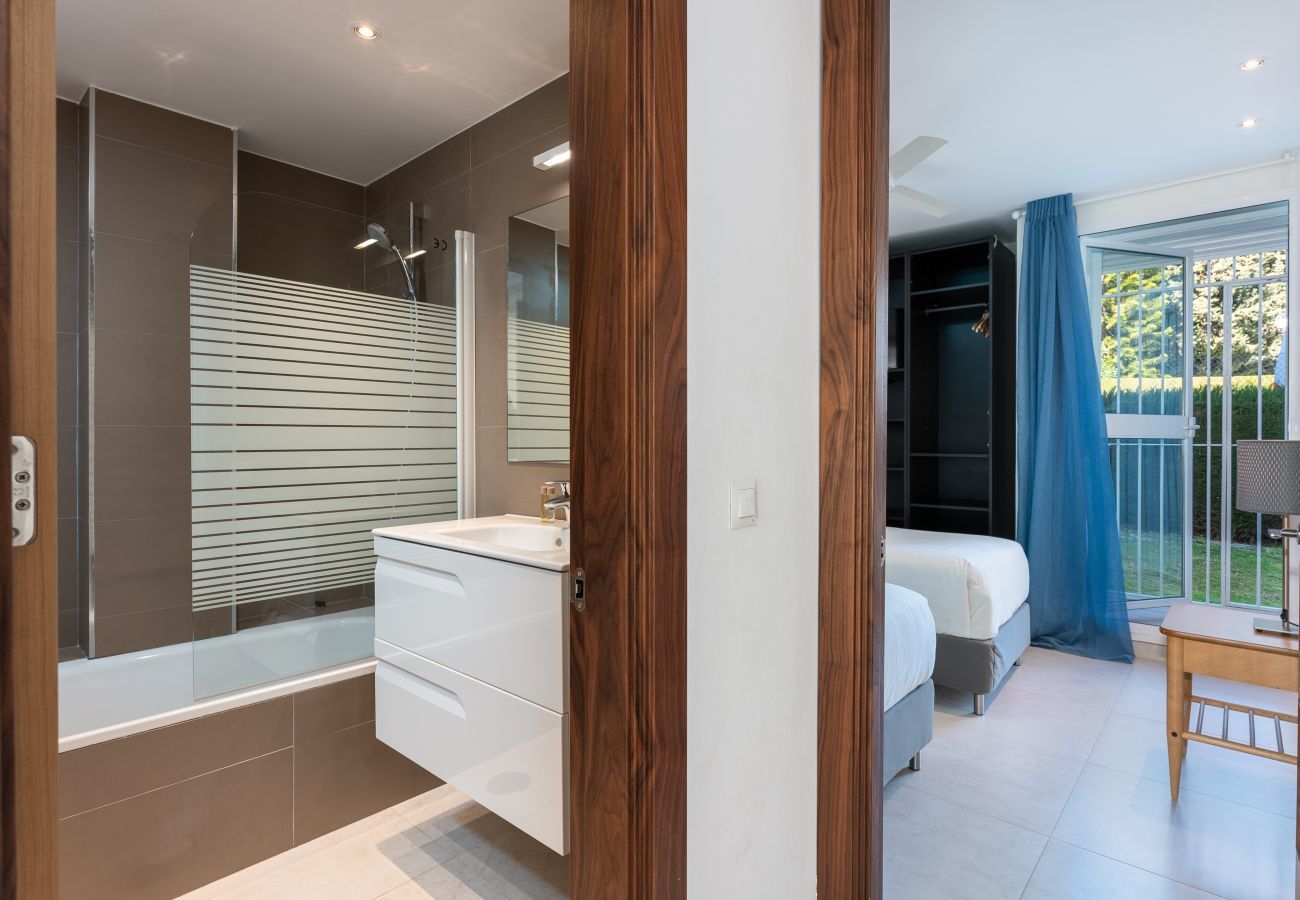 Apartamento en Estepona - Apartamento de 3 dormitorios con jardín