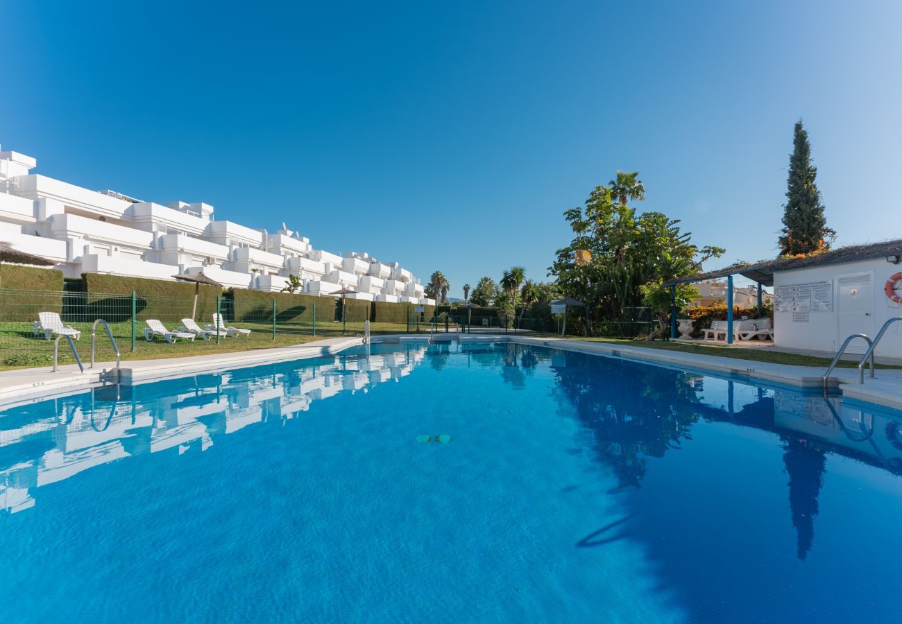 Apartamento en Estepona - Apartamento de 3 dormitorios con jardín