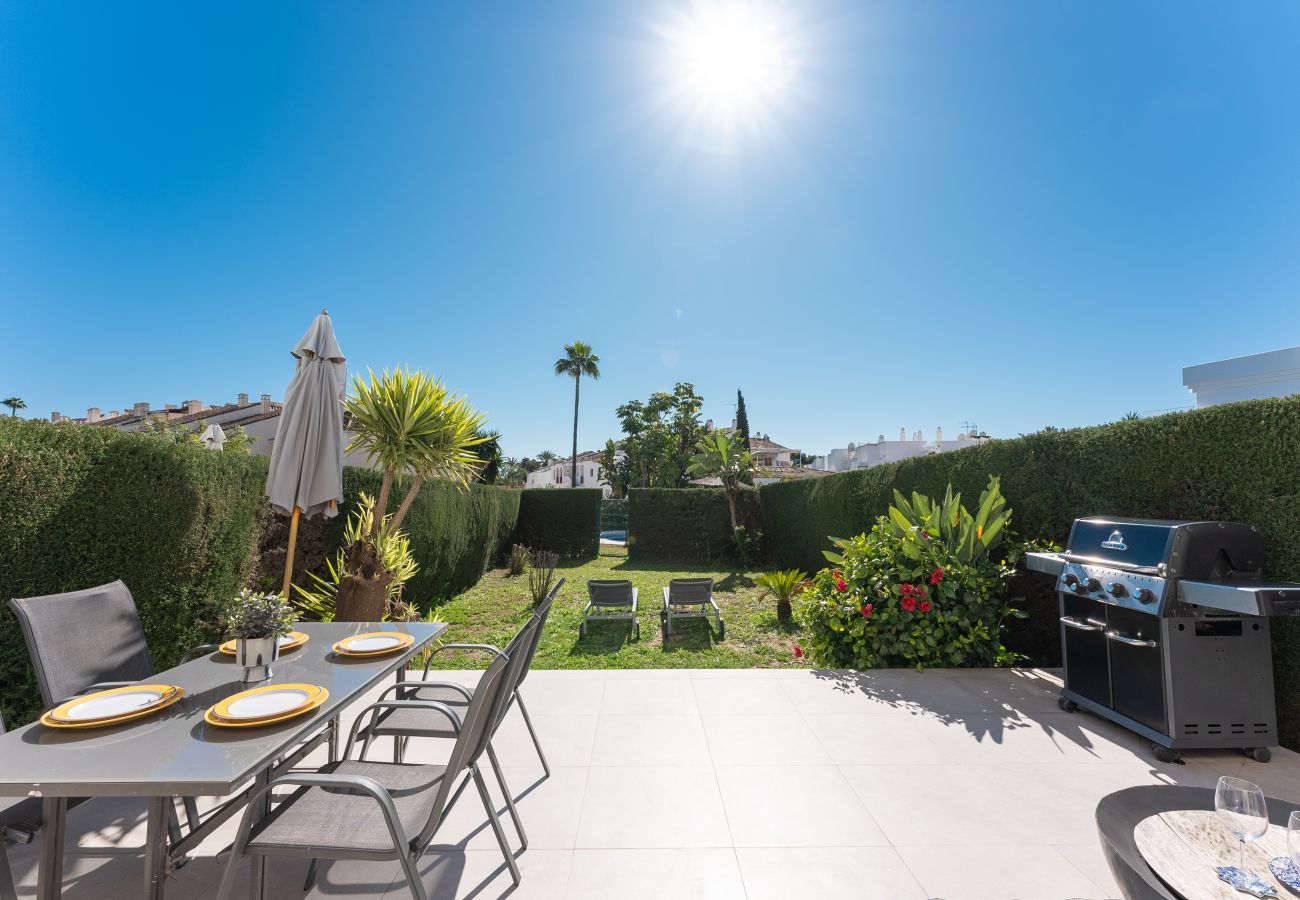 Apartamento en Estepona - Apartamento de 3 dormitorios con jardín