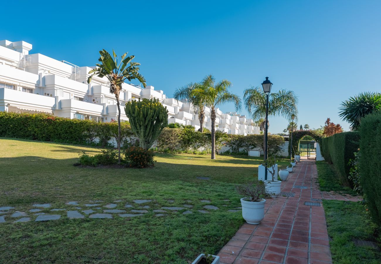 Apartamento en Estepona - Apartamento de 3 dormitorios con jardín