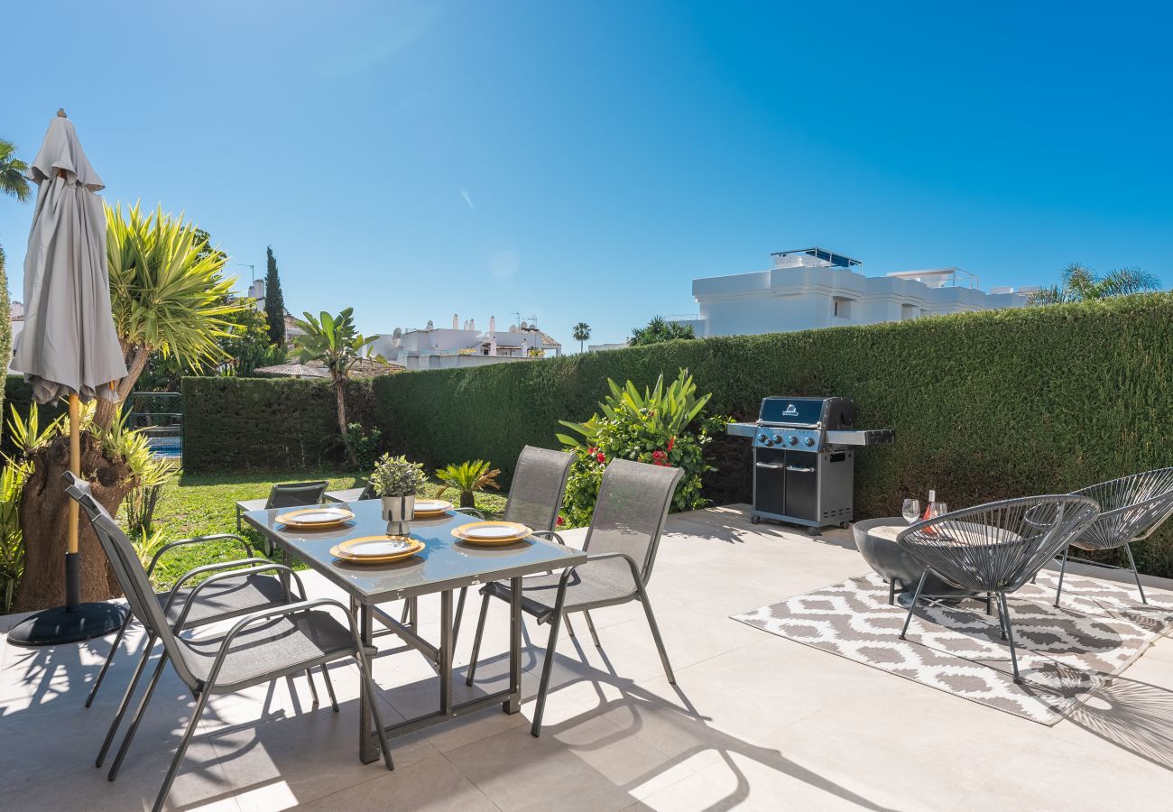 Apartamento en Estepona - Apartamento de 3 dormitorios con jardín