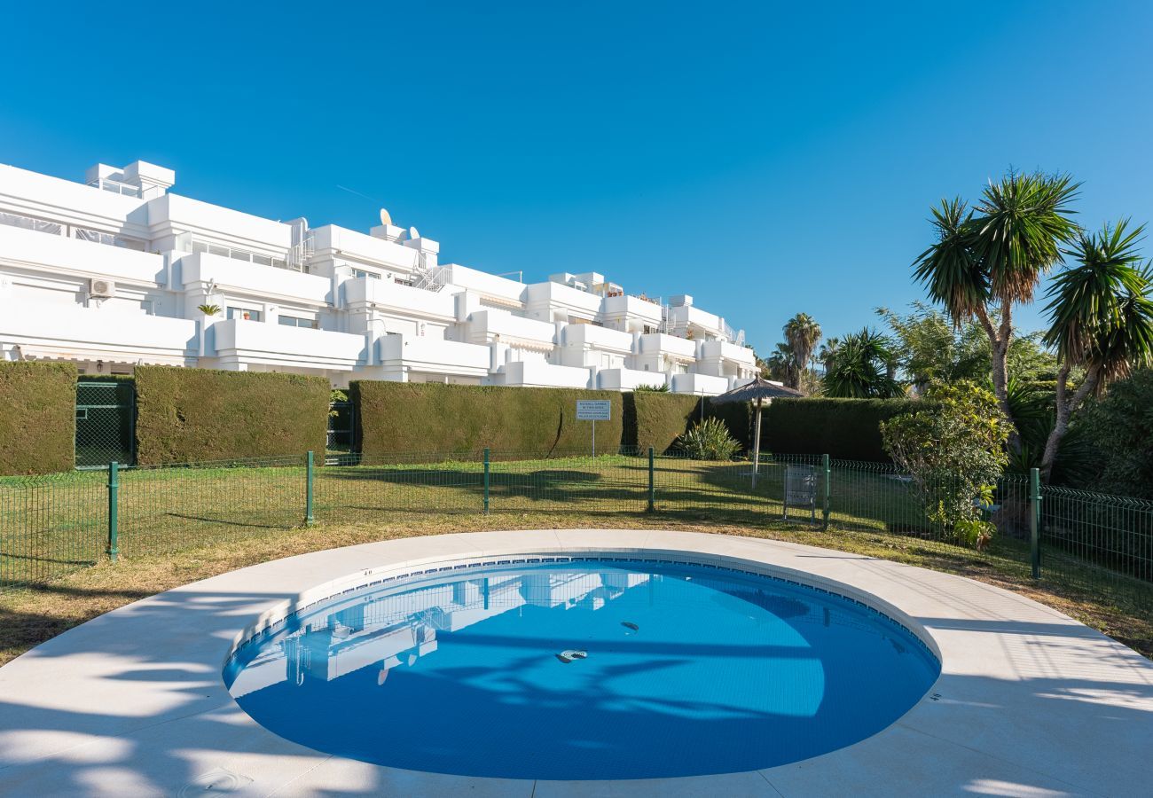 Apartamento en Estepona - Apartamento de 3 dormitorios con jardín