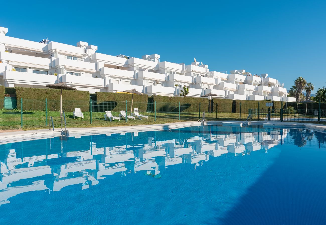Apartamento en Estepona - Apartamento de 3 dormitorios con jardín