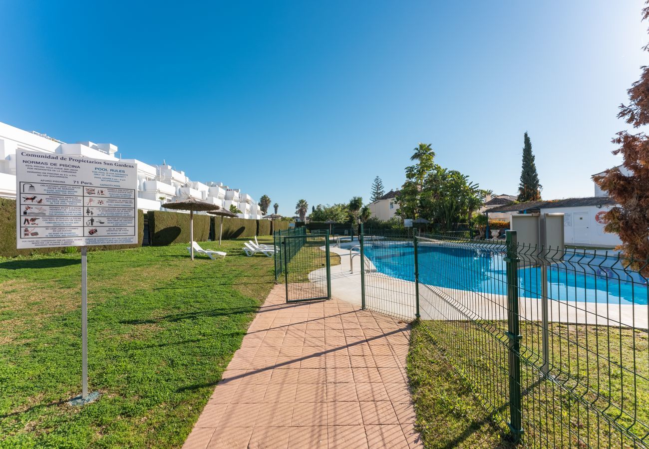 Apartamento en Estepona - Apartamento de 3 dormitorios con jardín