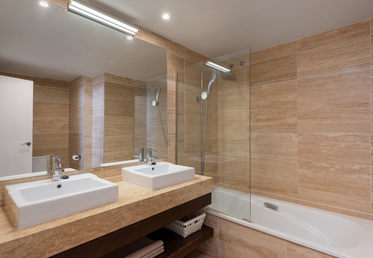 Apartamento en Benahavís - Apartamento de 2 dormitorios con vistas al mar