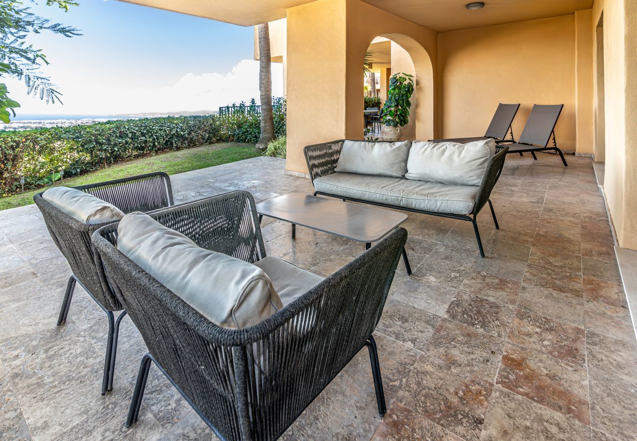 Apartment in Benahavís - Large 3-Bedroom Nestled in Golf Paradise 