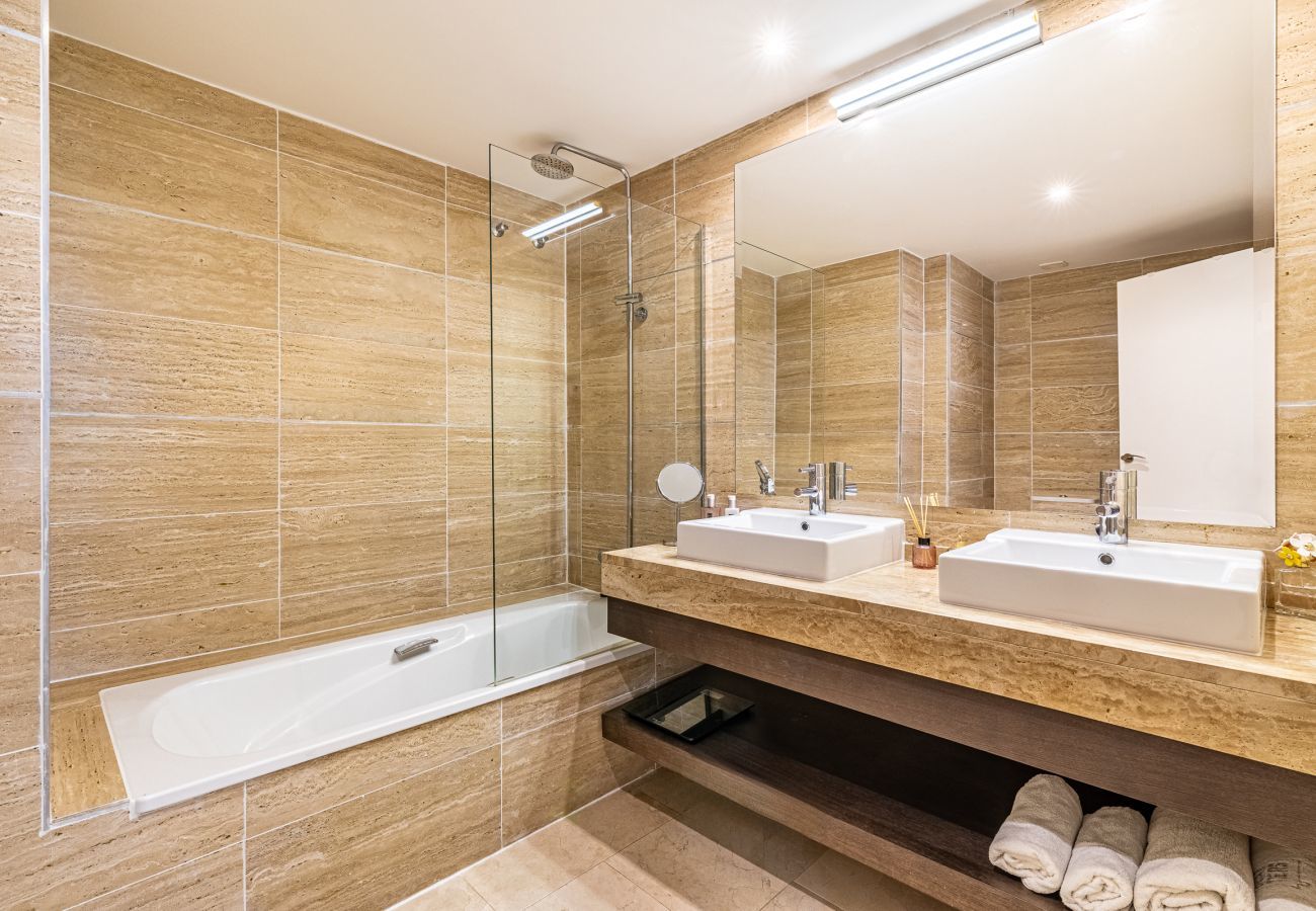 Apartment in Benahavís - Premium 2-Bedroom in Hacienda de Cifuentes