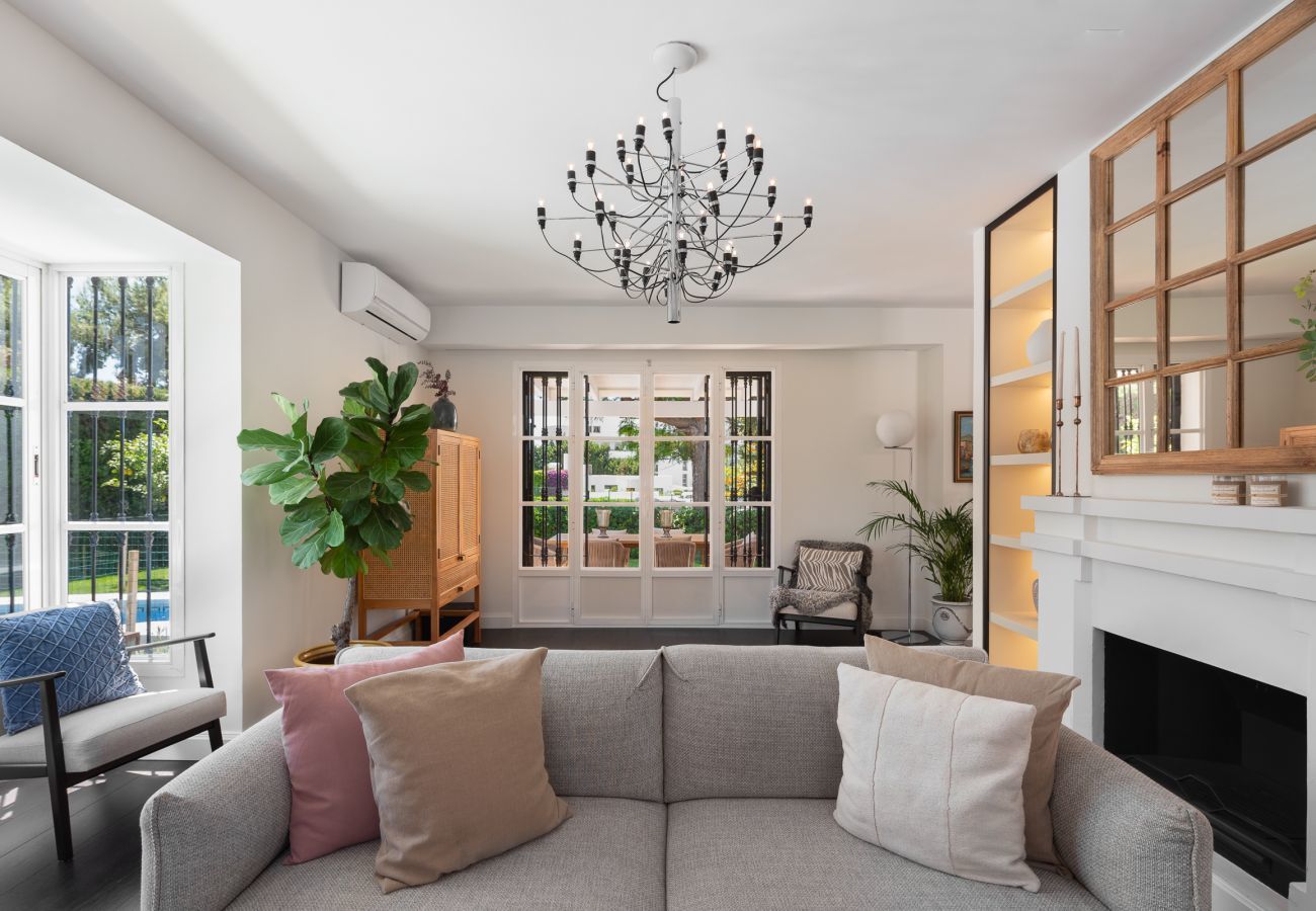 Villa in Marbella - Luxury 3-Bedroom House with Private Pool 