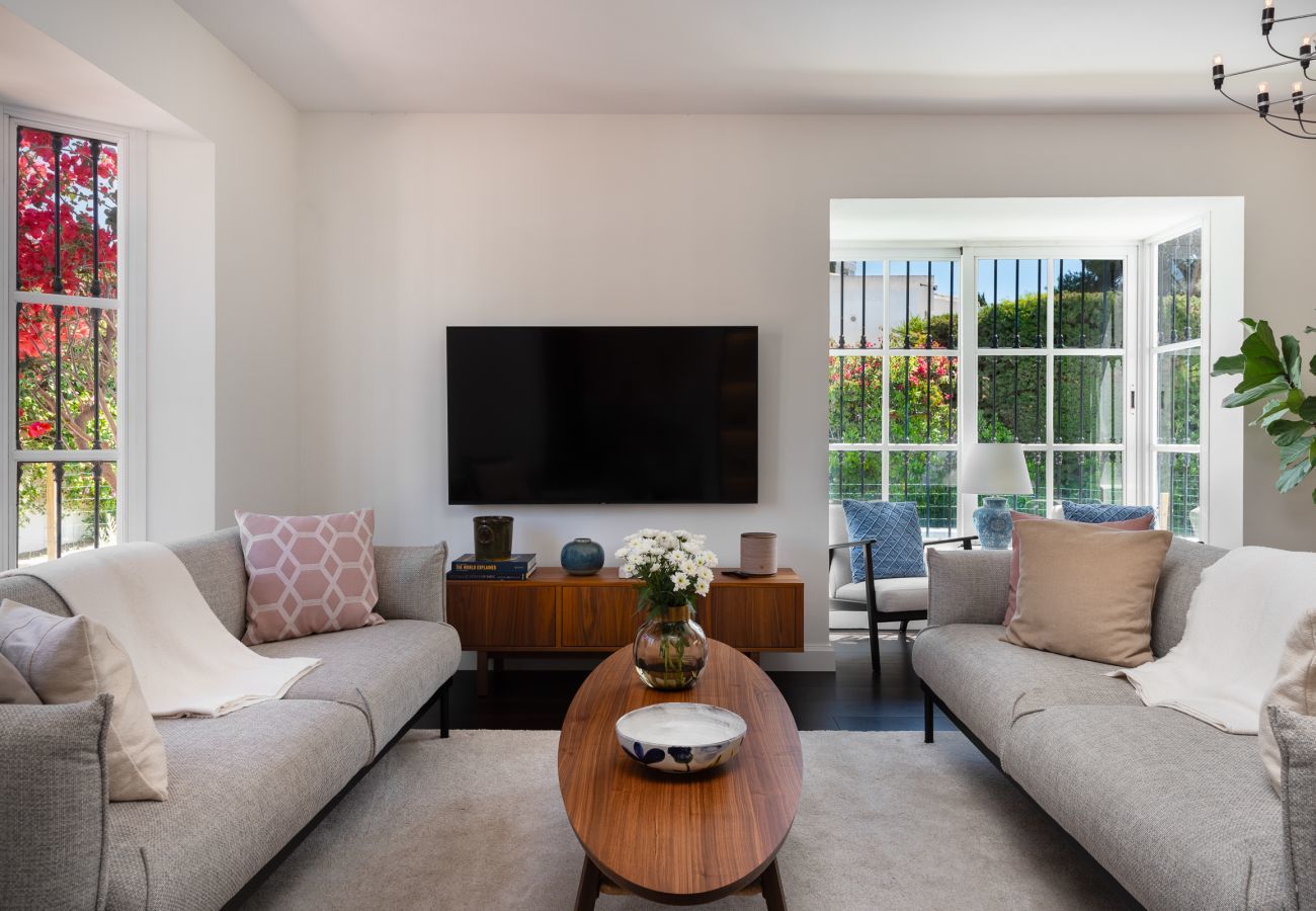 Villa in Marbella - Luxury 3-Bedroom House with Private Pool 
