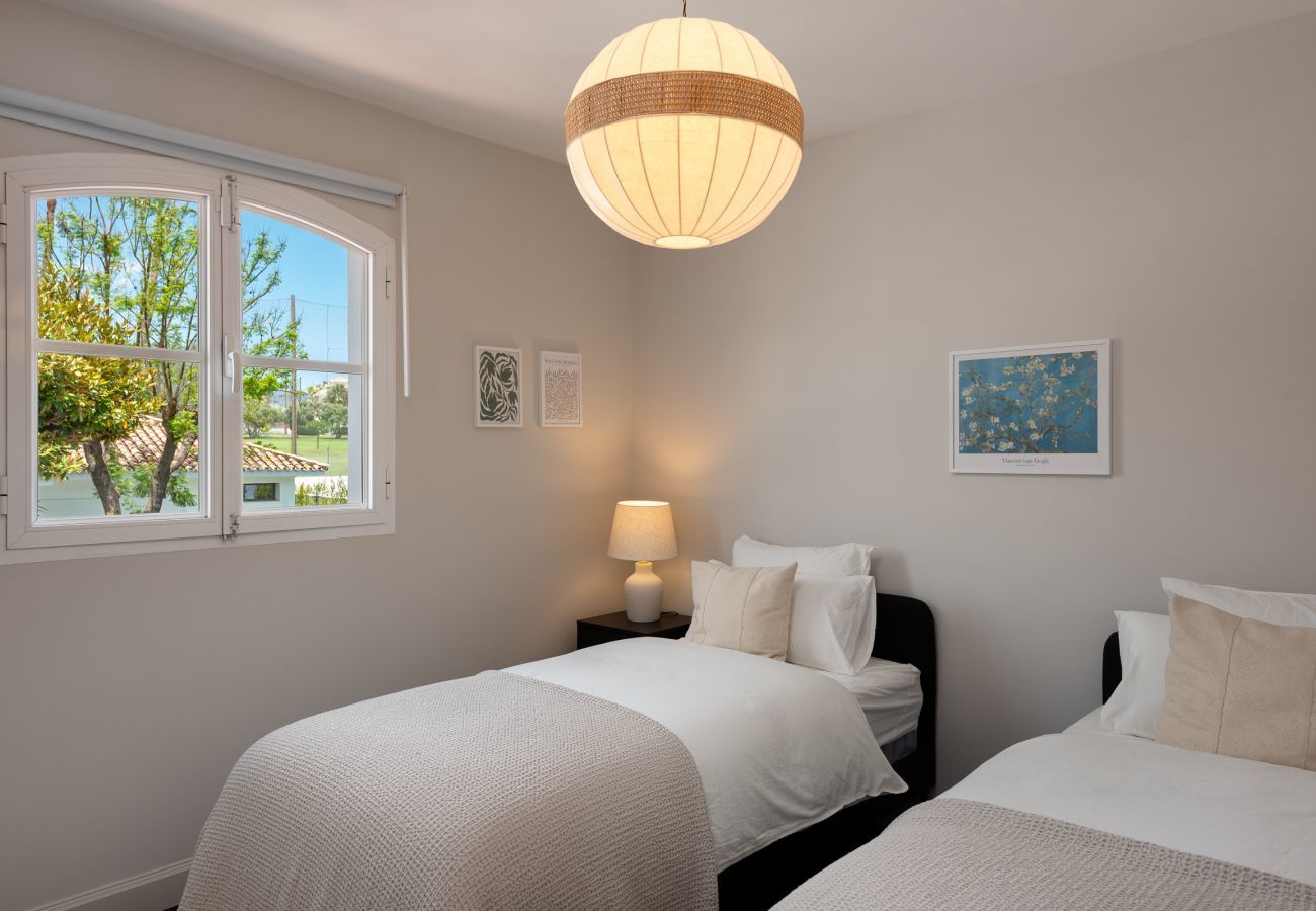 Villa in Marbella - Luxury 3-Bedroom House with Private Pool 