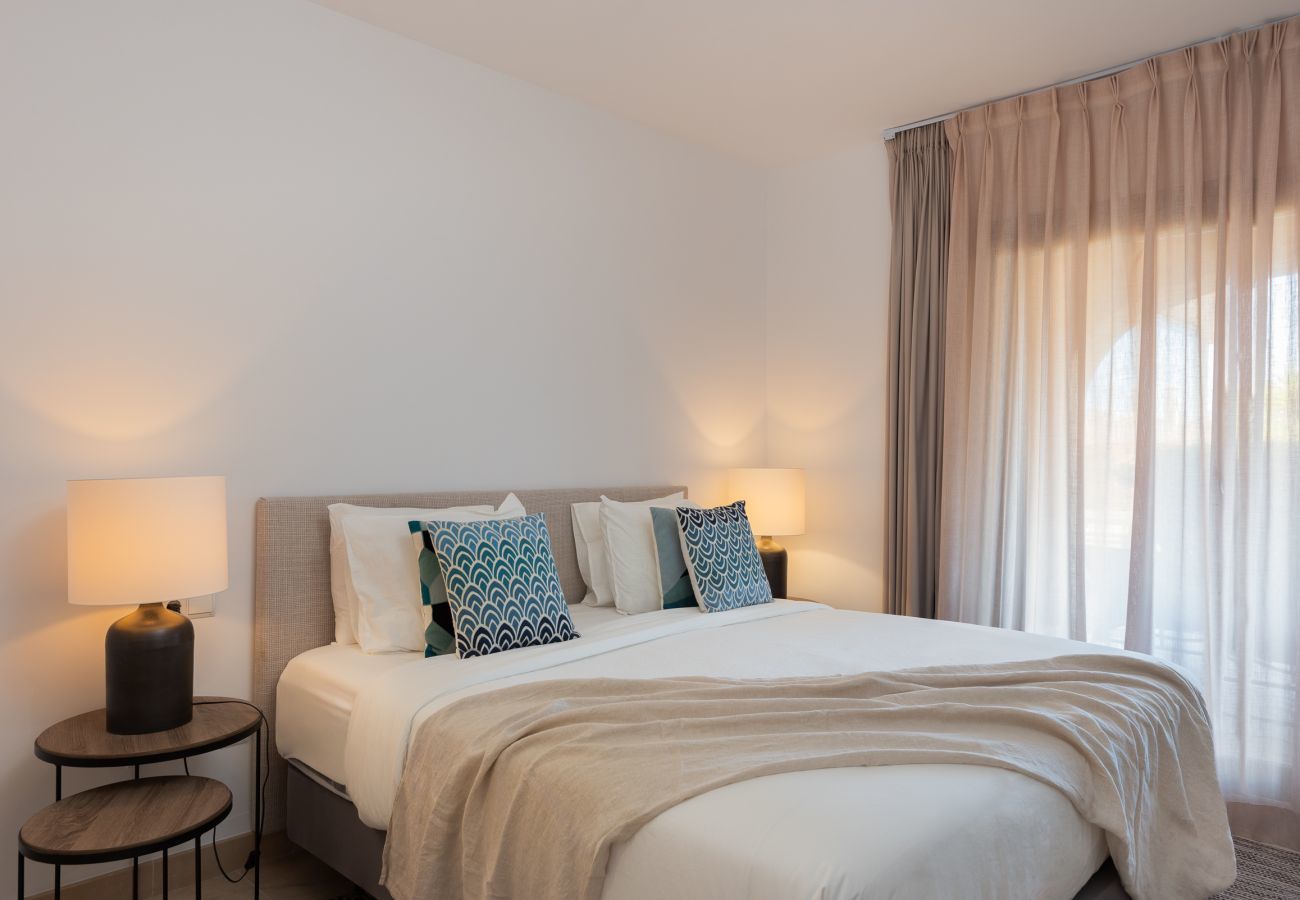 Apartment in Benahavís - Bright 3-Bedroom with Sunset Views