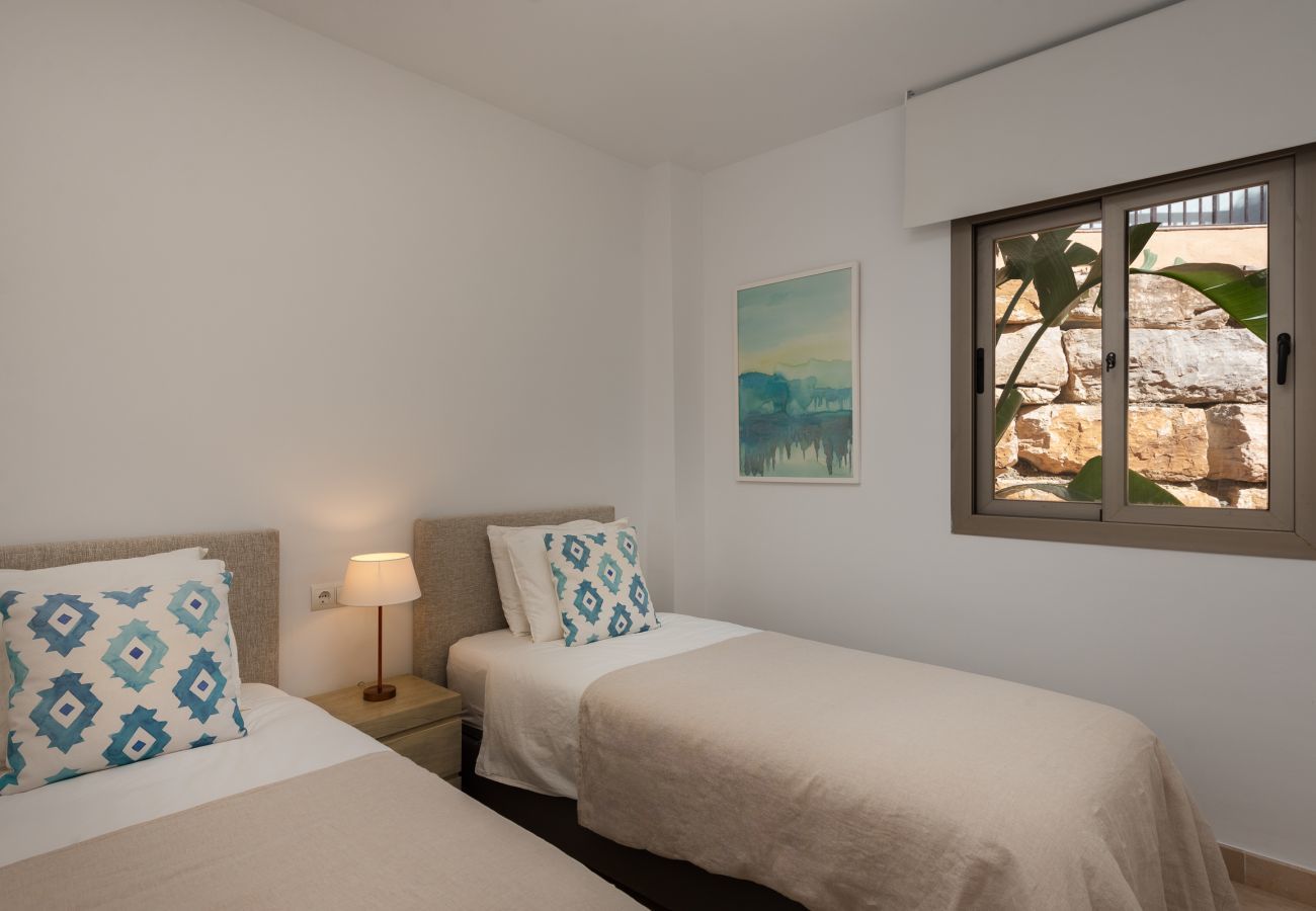 Apartment in Benahavís - Bright 3-Bedroom with Sunset Views