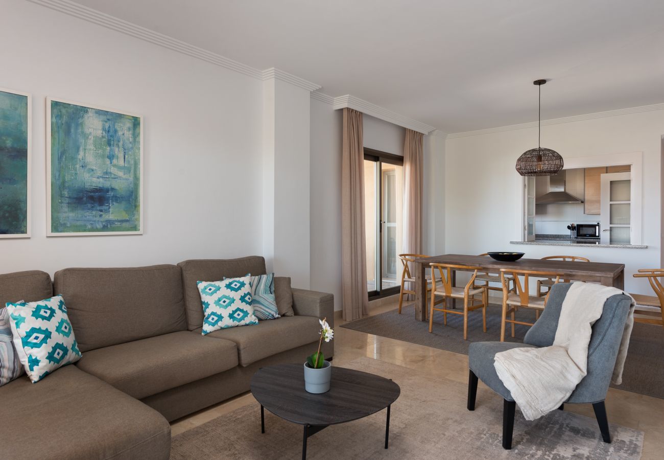 Apartment in Benahavís - Bright 3-Bedroom with Sunset Views