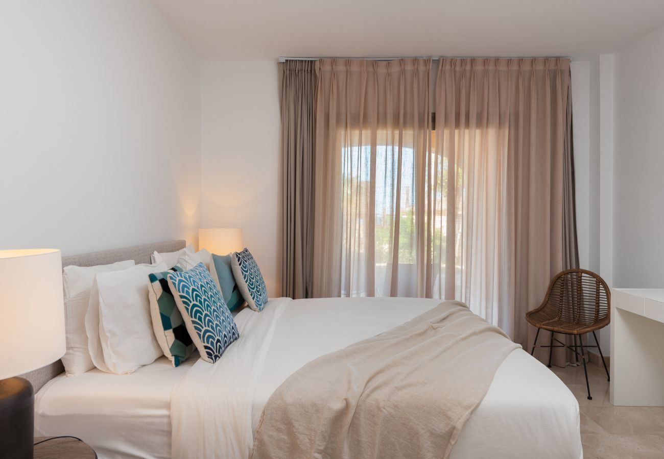Apartment in Benahavís - Bright 3-Bedroom with Sunset Views