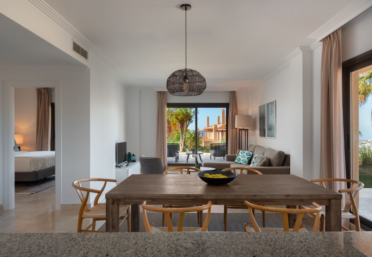 Apartment in Benahavís - Bright 3-Bedroom with Sunset Views