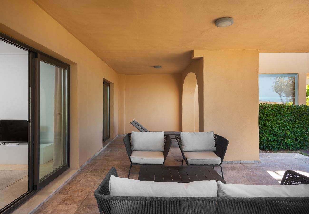 Apartment in Benahavís - Bright 3-Bedroom with Sunset Views
